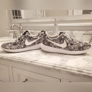 Nike Roshe Hawaiann Flower Print